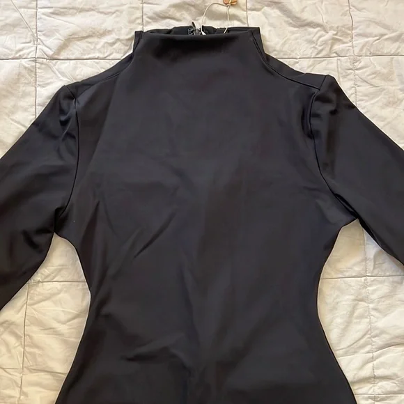 SKIMS ALL-IN-ONE LONG SLEEVE MID THIGH ONESIE - Picture 5 of 15